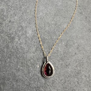 Delikat 9 karat guldkedja: Halsband i massivt guld för kvinnor bild 4