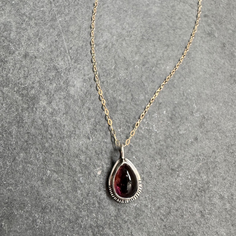Delikat 9 karat guldkedja: Halsband i massivt guld för kvinnor bild 4