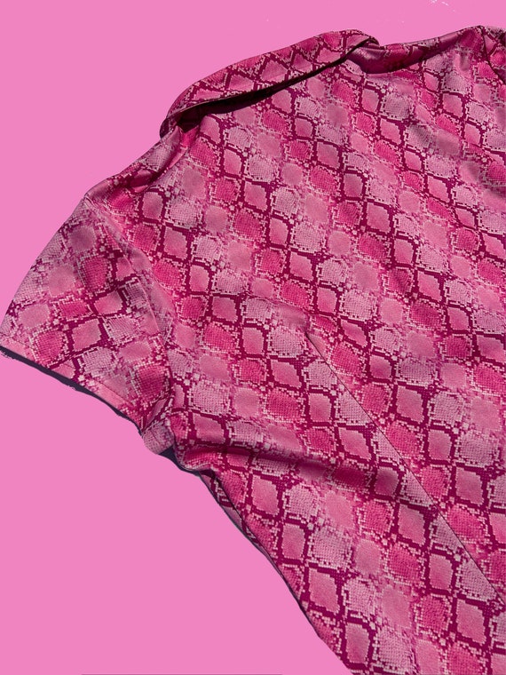 Pink Snakeskin 90s Y2K Button up Collared Crop to… - image 3