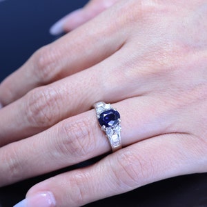 18K White Gold Women&#39;s Sapphire and Diamond Vintage Ring