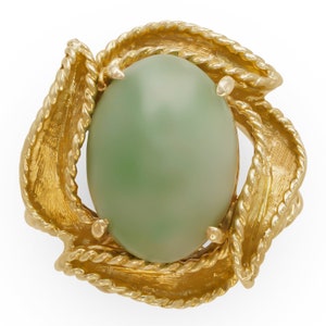 14K Yellow Gold Cabochon Cut Jade Vintage Ring