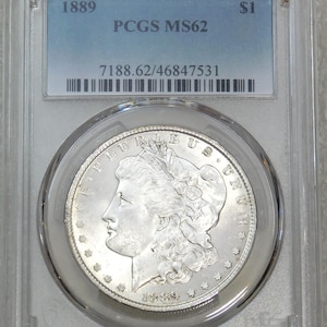 1889 P Morgan Silver Dollar PCGS zertifiziert und benotet mit MS62 Frosty White Premium Quality Schöne Münze. Gerade Gradiert. Nagelneuer Kerzenhalter #Y6Z