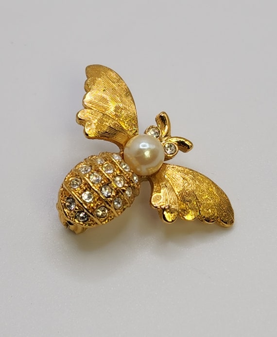 Sweet Tiny Golden Bee Brooch Vintage Jewelry Lover
