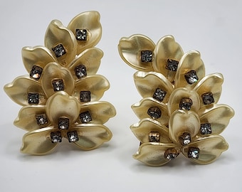 Loveliest LERU Leaf Earrings Lavishly Layered Creme With Diamanté Crystals Authentic Collectible Designer Gift Vintage Lover Jewelry Present