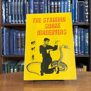 1985, 2nd Printing, The Striking Snake Maneuvers door H.C. Chao