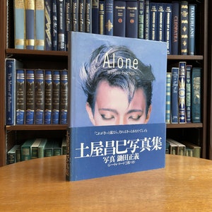1983, Alone, Written by Masami Tsuchyia, Photographs by Masayoshi Sukita image 2