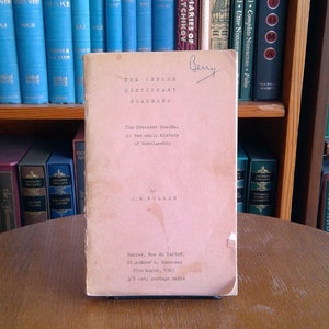 1965, Primera edición de The Oxford Dictionary Slanders: The Greatest Scandal in the entire History of Scholarship de J. M. Wyllie