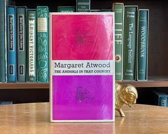 1968, primera edición de Los animales en ese país de Margaret Atwood