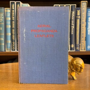 Ulotki propagandowe lotnicze: podręcznik kolekcjonera autorstwa Johna C. W. Fielda i E. J. D. Townesenda, [1954]