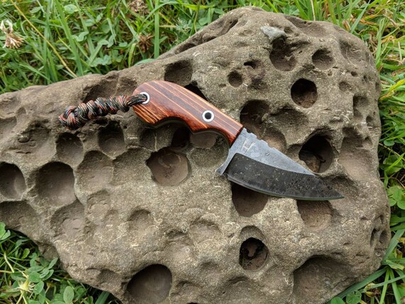 Straight back EDC knife w/ finger grooves
