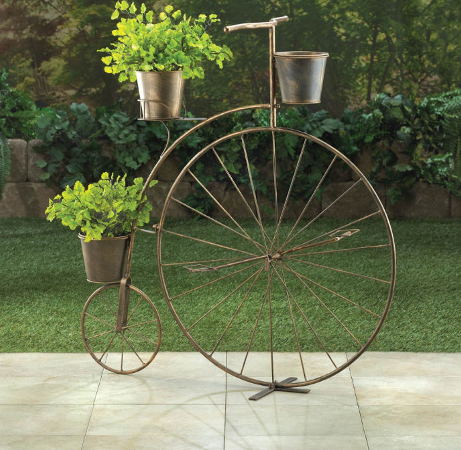 10 Vintage Garden Decor Ideas that never disappoint you. 15 Old bicycle- unique vintage garden decor idea