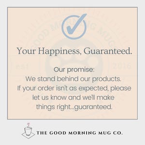 Op de afbeelding: Een lichtbeige afbeelding met de tekst "Your Happiness, Guaranteed." en "Our promise: We stand behind our products." Bovenaan staat een blauw vinkje. Het logo van The Good Morning Mug Co. staat onderaan.