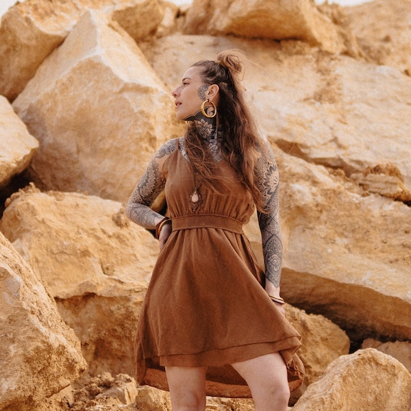 Romantic boho dress with a high low design and a waist strap | Rust