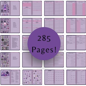 Op de afbeelding: Een lila planner met een spiraalbinding, met diverse binnenpagina's. De pagina's bevatten secties voor rituelen, spreuken en journaling, met een prominente cirkelvormige afbeelding met de tekst "285 Pagina's!". De planner heeft een gedetailleerde, ge&iuml;llustreerde omslag.