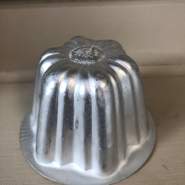 Vintage tin jelly mould small