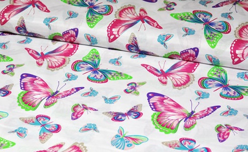 Grey Folklore Floral Cotton Poplin 100/% Cotton Fabric Dressmaking Quilting