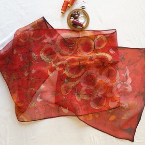 Heißer Batik Seidenschal. Handbemalter Seidenschal. Halstuch.