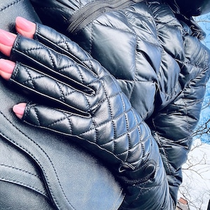 Women&#39;s Short Unlined Italian Leather Gloves, Leather Gloves,Fingerless Gloves,Black Gloves,handmade gloves,vintage gloves, red gloves, navy