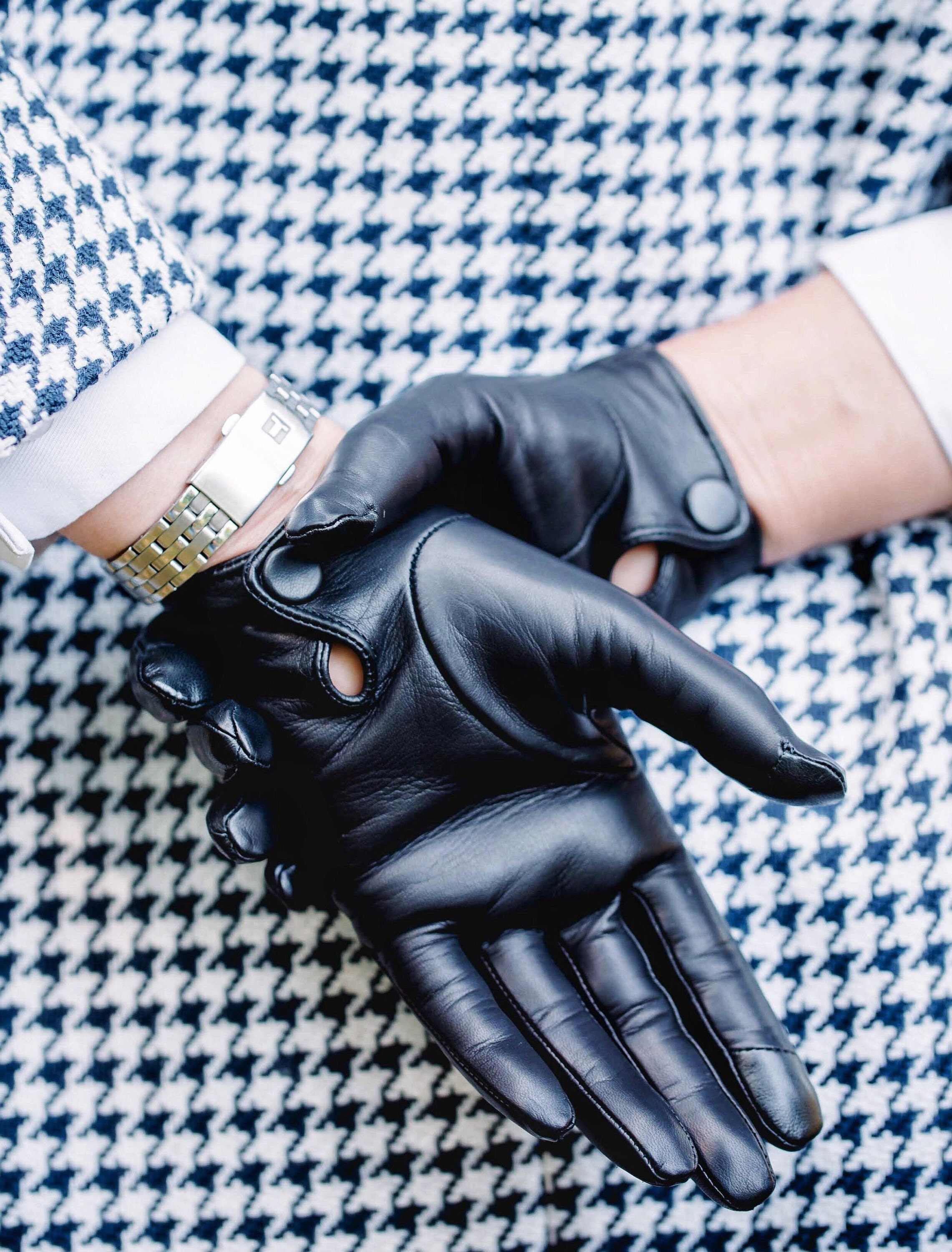 9 Best Touchscreen Gloves (2023): Knitted, Leather, Thin