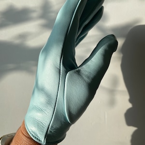 UNLINED CLASSIK  GLACÉ  gloves,unisex leather gloves,womens glovestrends, business style, stylist, business gloves, classic style, luxury