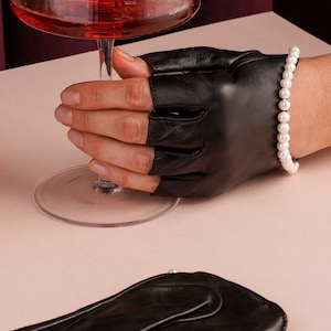 Chanel gloves - Etsy 日本