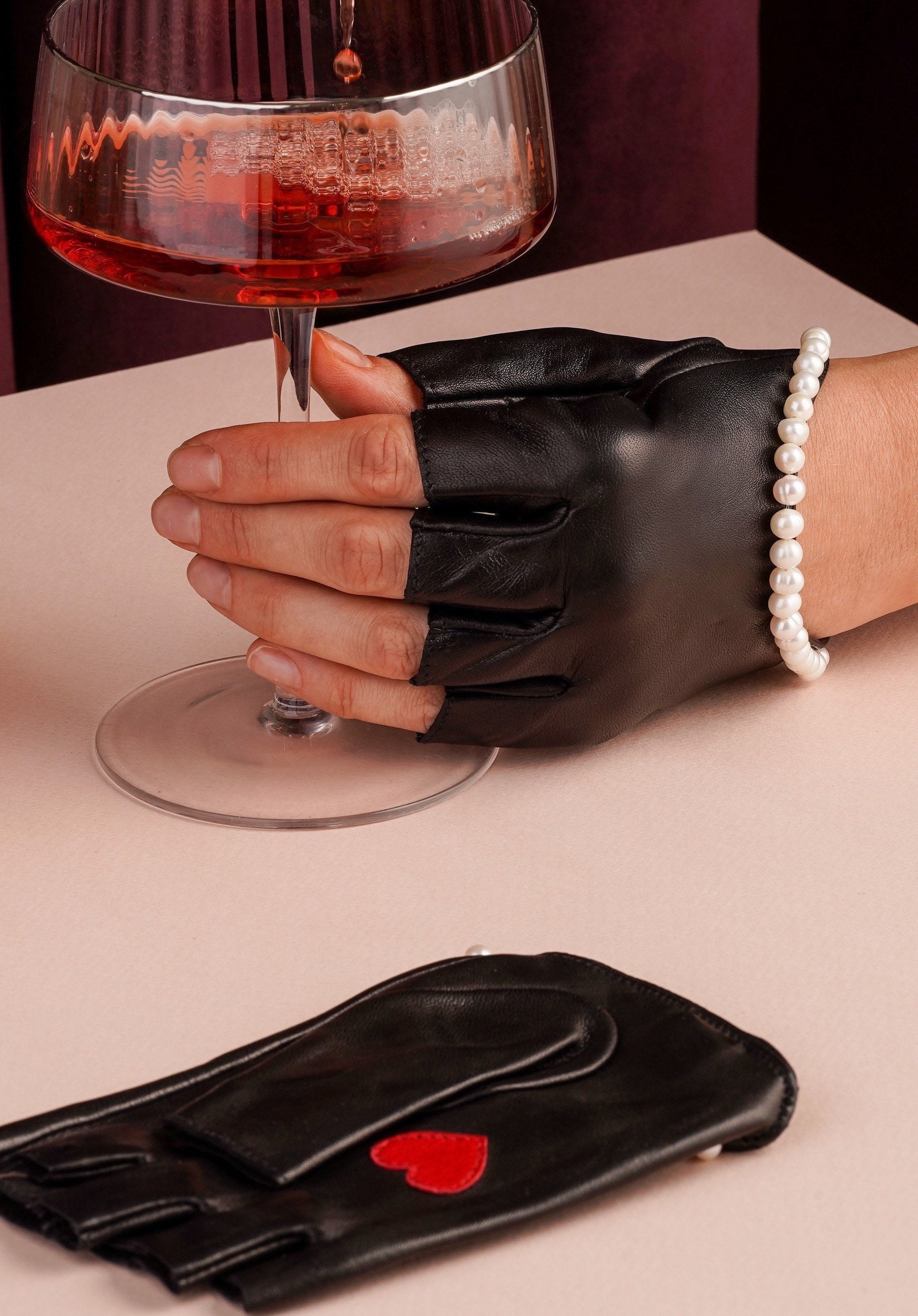 Brand New Chanel FW2020 Interlocking C Logo Leather Fingerless Gloves –  Vintage by Misty