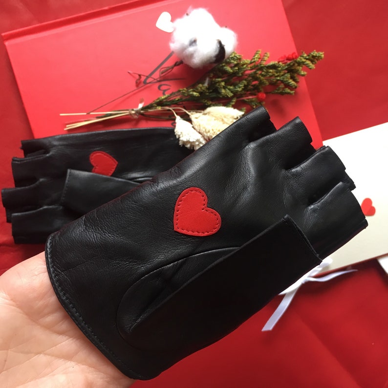 Handmade gloves, gloves, gift present handmade, mittens with pearls, black mittens,gift for girls,leather gloves black,Black glovelets image 5