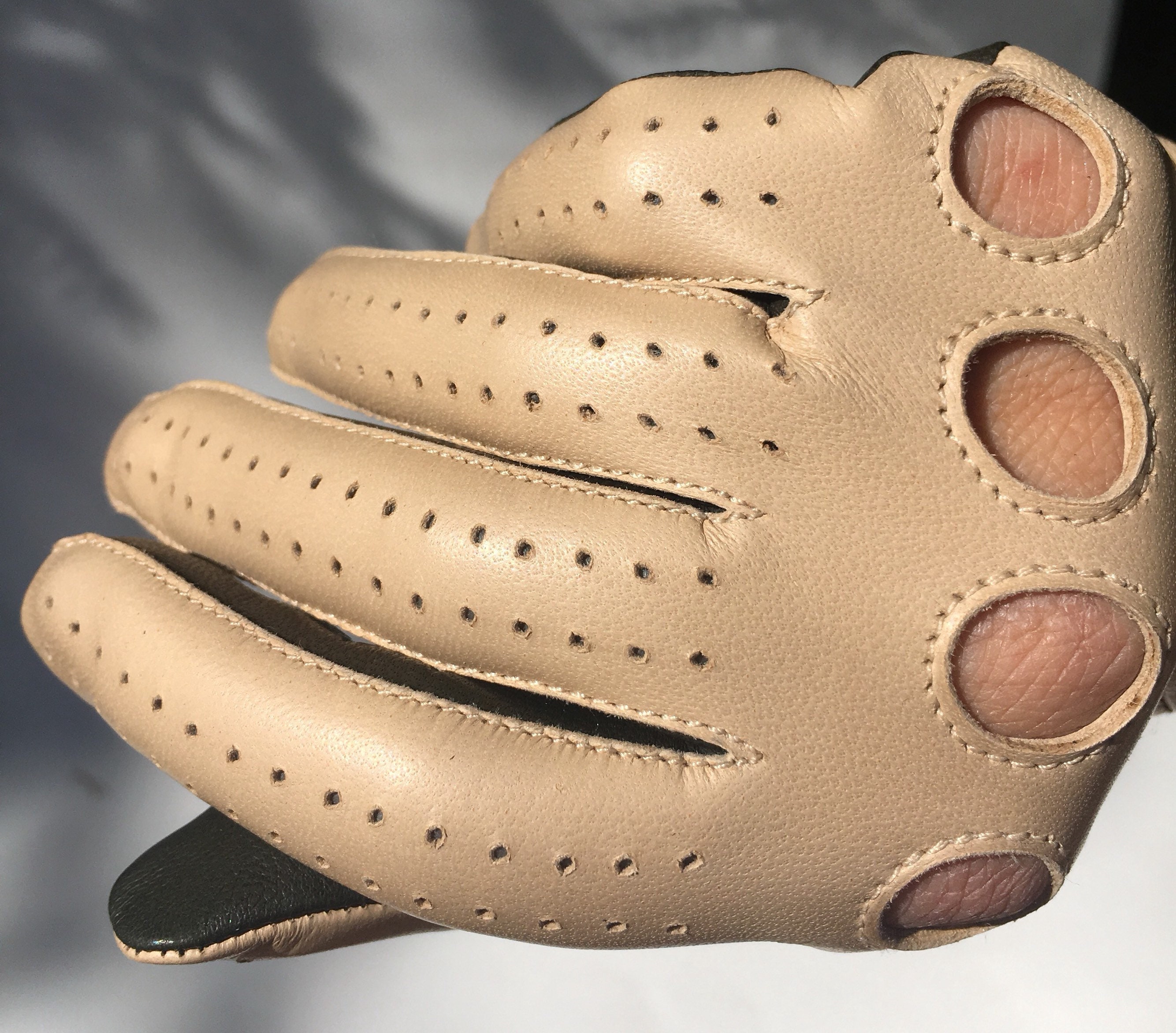 Personalised store driving gloves