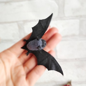 Needle Felted Bat Brooch: Halloween Horror Decor