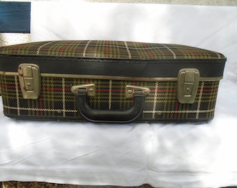 valise en carton recouvert de tissus écossais des années 60