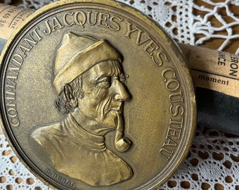 Médaille commandant Jacques Yves COUSTEAU, médaille des années 80, portrait d'Yves Cousteau et son bateau le Calypso