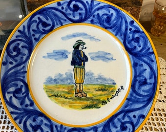 Assiette Henriot Quimper, assiette modèle homme en costume traditionnel, assiette des années 30