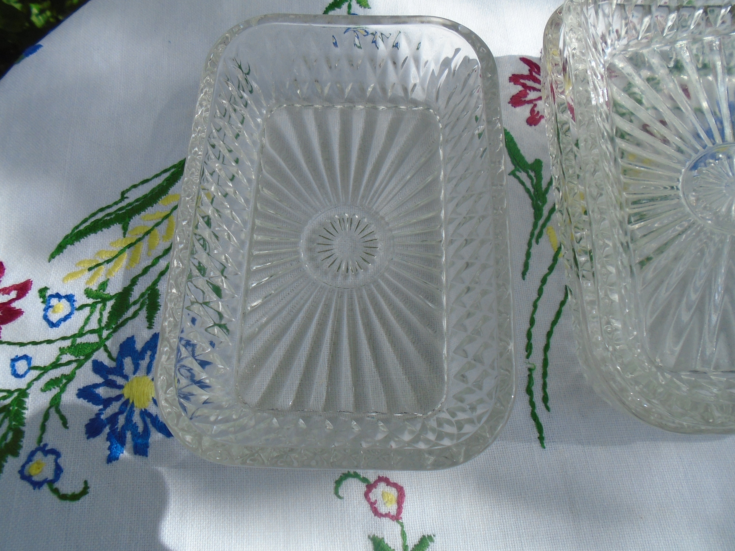 Vintage Vereco lot de 4 assiettes plates marguerite ambre 23 cm, France, verre français des années 1970 en relief avec des fleurs en relief - France