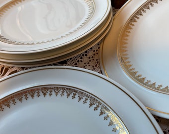 6 assiettes plates en porcelaine de Limoges, porcelaine très fine, décor frise en or