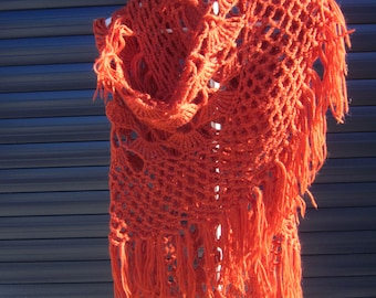 Châle crocheté main, châle en laine orange des années 70 80