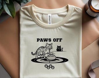 Camiseta divertida de gato rizado Paws Off – Camiseta de los Juegos Felinos de Invierno – Regalo adorable para amantes de los gatos – Camiseta unisex Bella