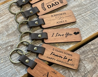 Llavero de madera personalizado: coordenadas personalizadas, nombre de la ciudad, regalo de viaje, recuerdo rústico.