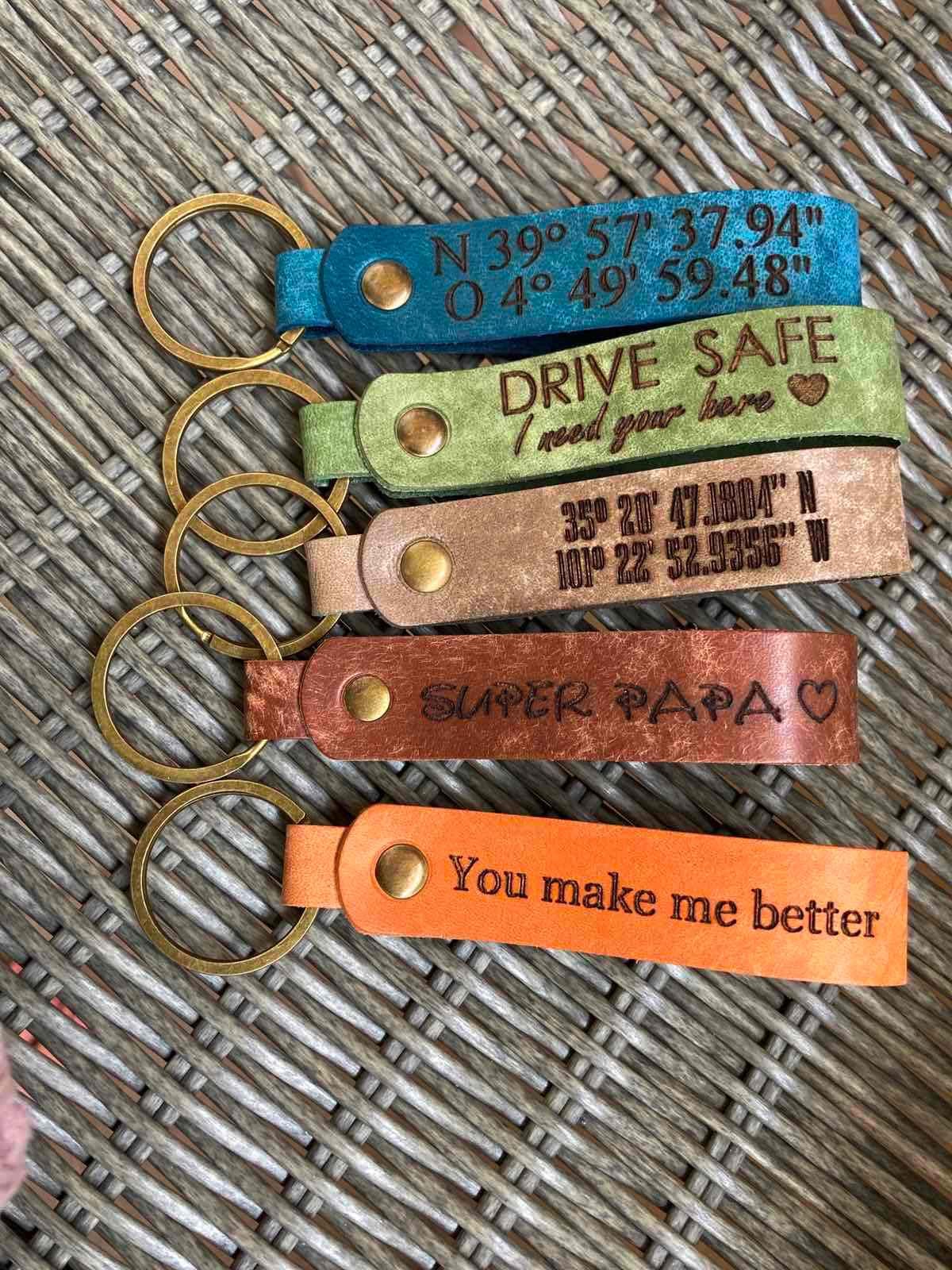 Chaveiro de couro personalizado com coordenadas, presente com ...