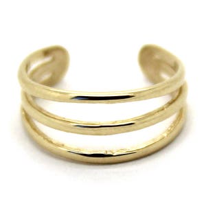 Pode incluir: Brinco de orelha de ouro com três bandas.