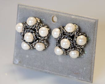 60s Vintage Earclips - Extravagant futuristic design, brass silver-plated with mother-of-pearl beads. Abstract Modernist