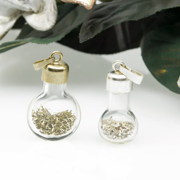 Real GOLD & SILVER Set 2pcs Pendentif rempli d’or 8kt et 925 Silver Chips Bouteille en verre 70s Mini bouteille en verre Pendentif Charm