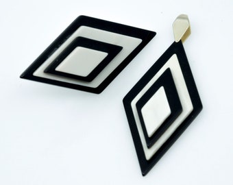 Vintage 1970s geometric design brooch and pendant made of celluloid - Galalith, Lucite, Celluloid