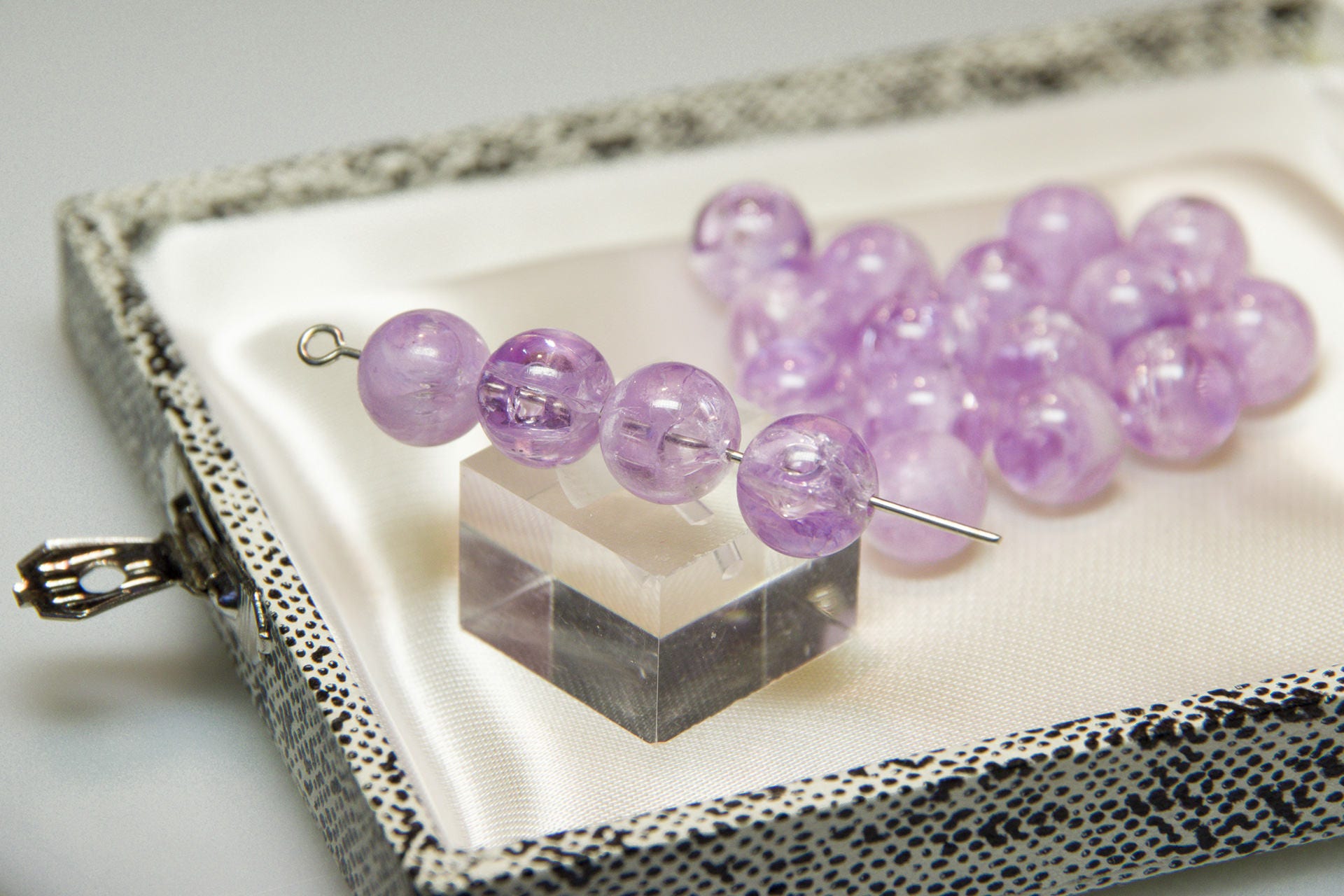 160 PCs. Gorgeous vintage CRACKLE acrylic round pearls 10 mm purple color-new from old stock-round beads acrylic Beading Supplies