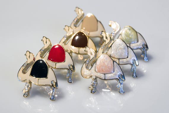 7 pieces Camel Brooches 80s enamelled different c… - image 1