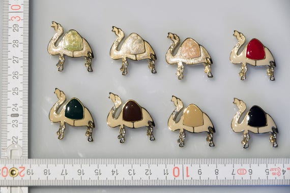 7 pieces Camel Brooches 80s enamelled different c… - image 4