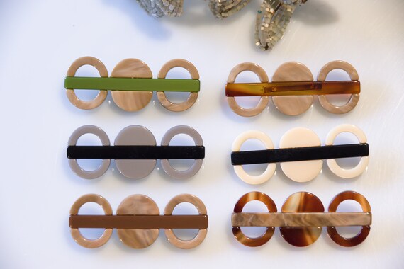 6 pieces 70s VINTAGE PLASTIC Galalith brooches - … - image 4