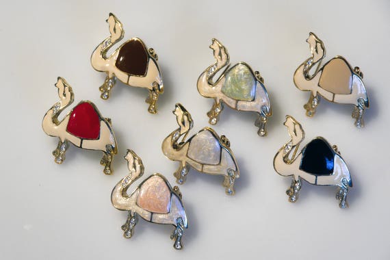 7 pieces Camel Brooches 80s enamelled different c… - image 5