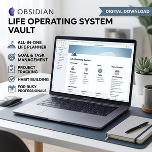 Op de afbeelding: Een laptop met de interface "Life Operating System", met de tekst "Obsidian Life Operating System Vault". Het scherm toont secties voor projecten, doelen en taken. Een notitieboek en pen liggen op het bureau.
