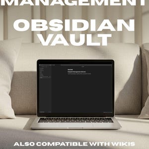 Può includere: Un laptop argentato con il testo "ENDPOINT MANAGEMENT OBSIDIAN VAULT" e "ALSO COMPATIBLE WITH WIKIS (CONFLUENCE, GITHUB, GITLAB, NOTION, ETC.)". Il laptop è aperto, con uno schermo scuro, su un divano chiaro.