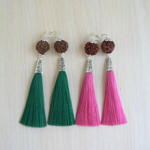 Boucles d'oreilles Rudraksha avec pompon en soie verte, longue boucle d'oreille hindoue en argent, symbole Shiva Shakti, cadeau pour femme, bijoux végétaliens, bijoux hippie